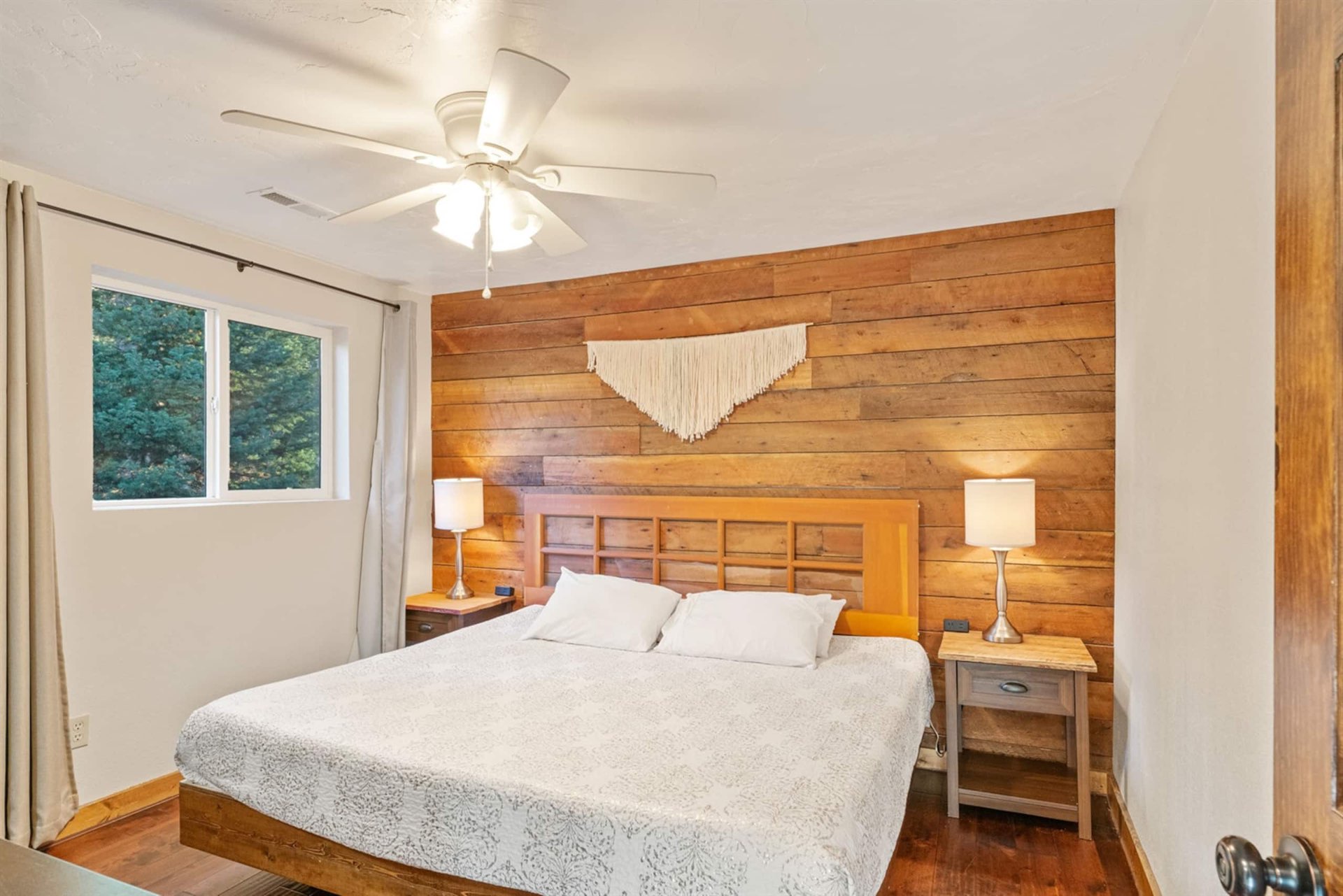 Blue Cabin Lower — photo 4